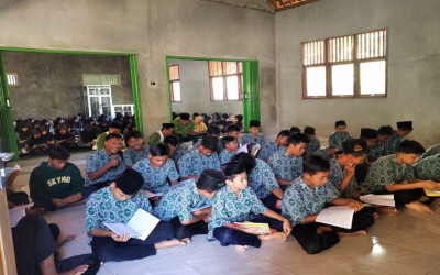 Khotmil Qur'an dan Istighotsah Menjelang Ujian Madrasah (UM) Tahun Pelajaran 2021/2022